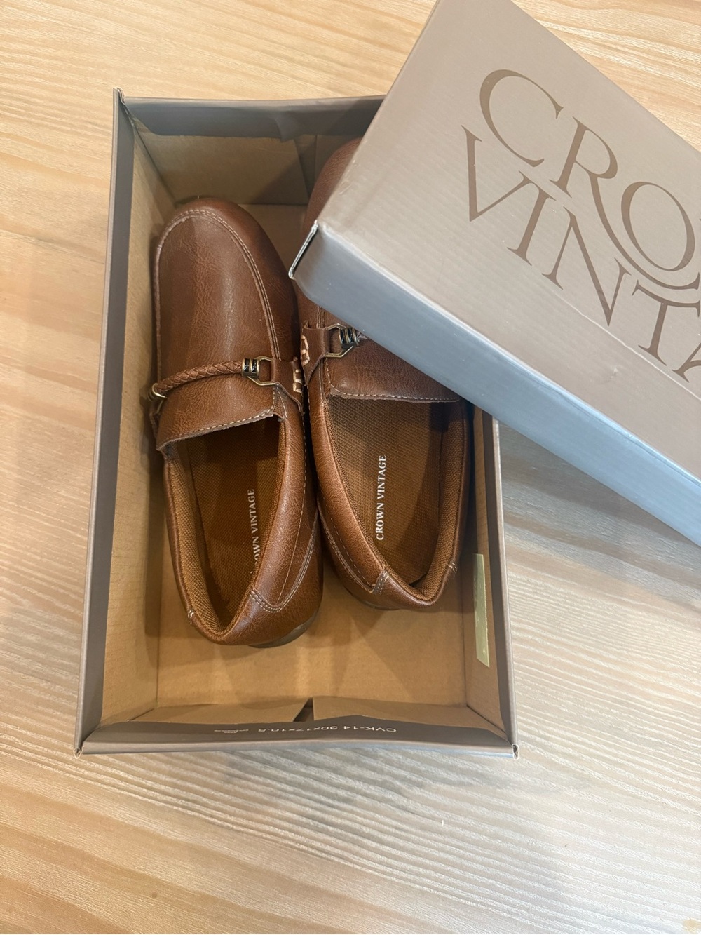 Crown Vintage Boys Brown Leather Slip-On Loafers Never worn
